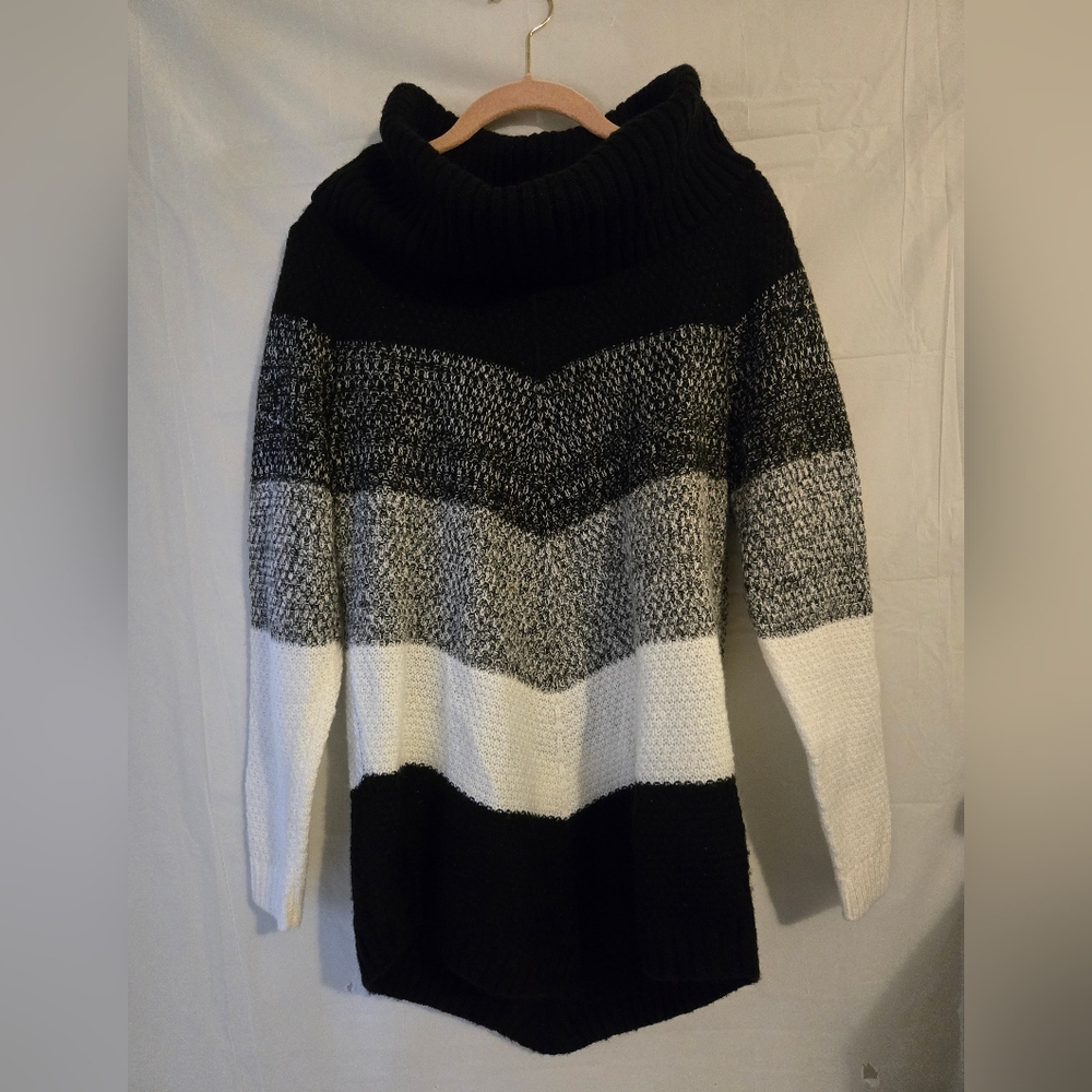 Apt 9 Women's Size M Mock Turtleneck Sweater Tunic with Black Gray White Knit